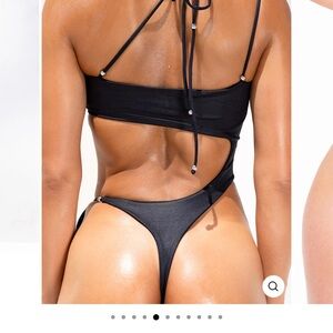 BNWT LIPS + HONEY Nomi One Piece